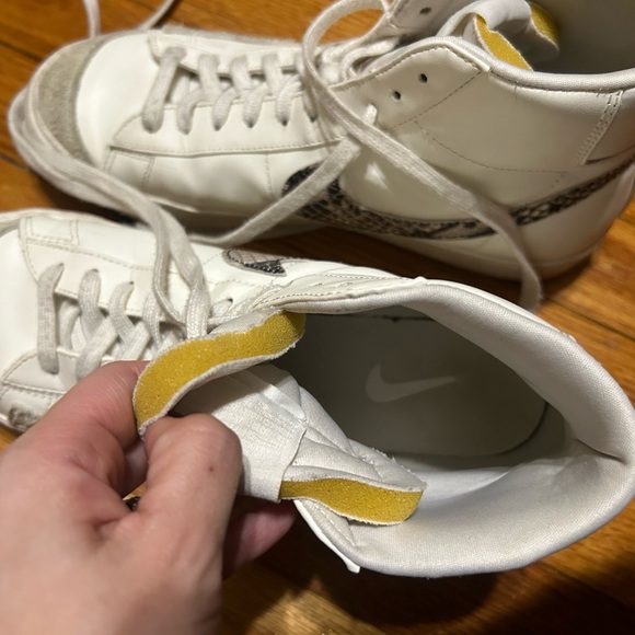 Nike Blazer Mid '77 SE Sail Off White Snakeskin Beige Size 10 - Picture 5 of 7